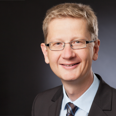 <h2 class="enno_testimonial_name">Dr. Peter Forth</h2>